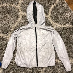Athletic windbreaker
